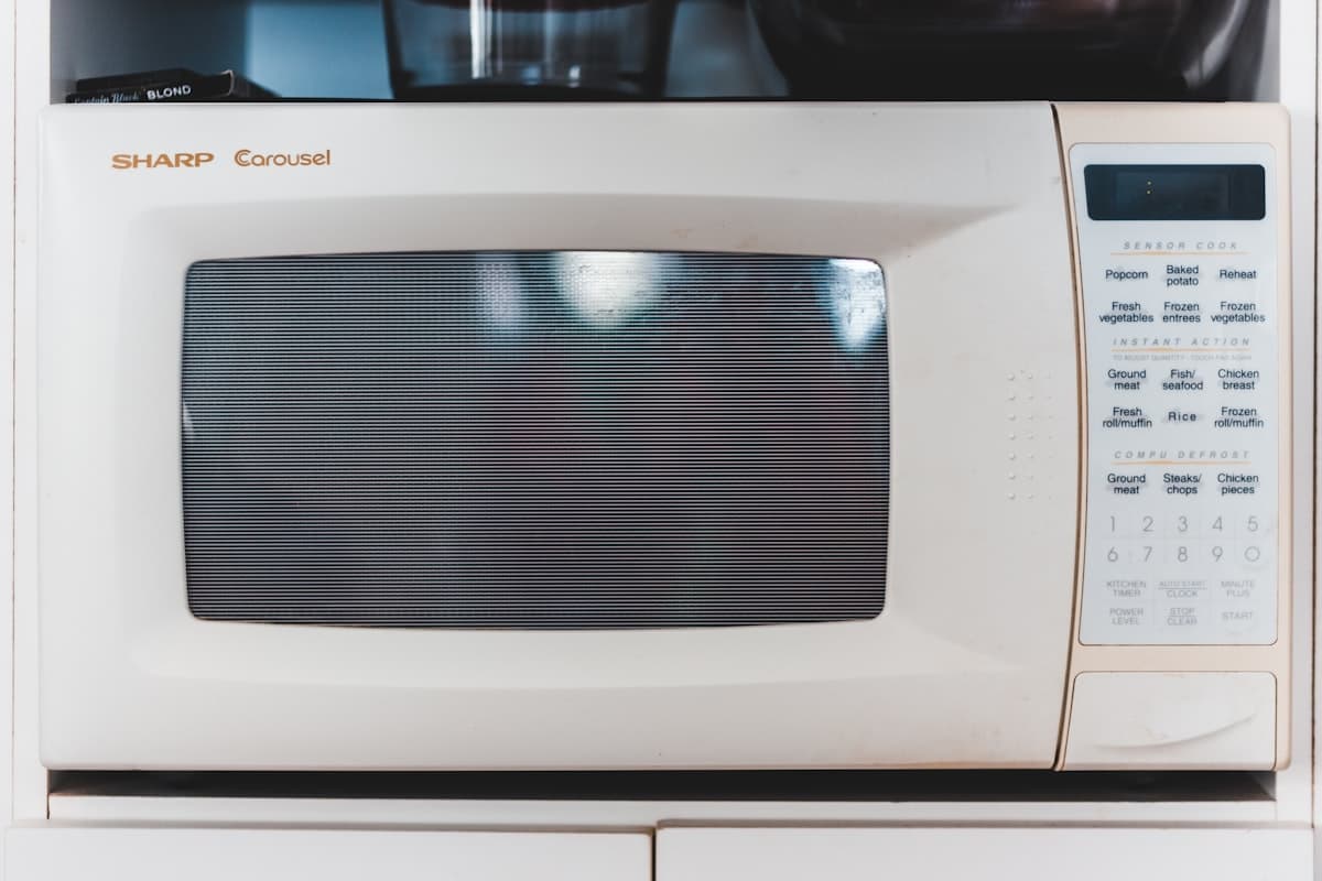Countertop microwave oven